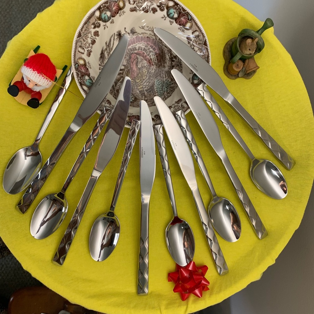 Oneida "Shui" Pattern - Party for 6 - 6 Dinner Knives & 6 Spoons NWOT 12 pieces